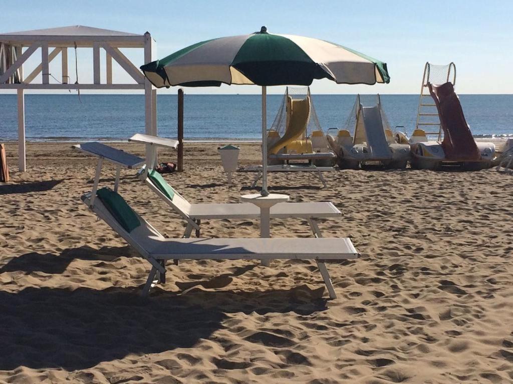 ホテル La Casa Al Mare リミニ エクステリア 写真