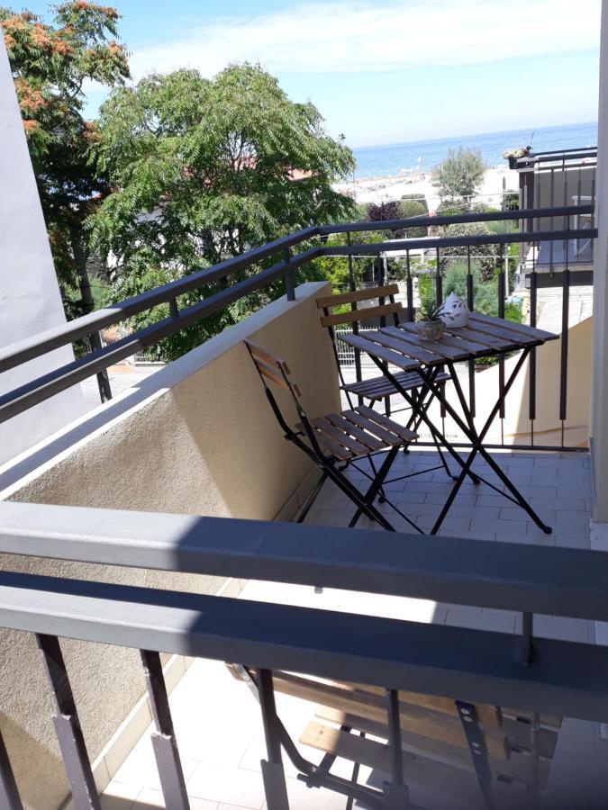 ホテル La Casa Al Mare リミニ エクステリア 写真